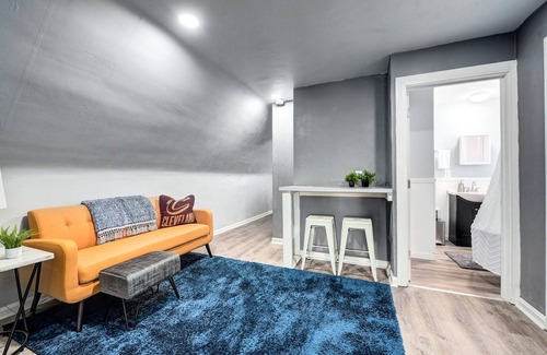 Shaker Heights Apartment | Modern Loft in Safe Neighborhood ~ Near Cleveland Clinic ~ Long Stays OK