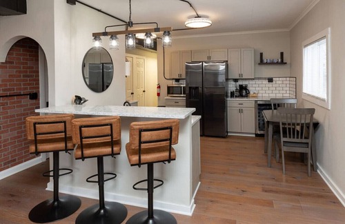 West Des Moines Apartment | Modern Loft in Valley Junction!