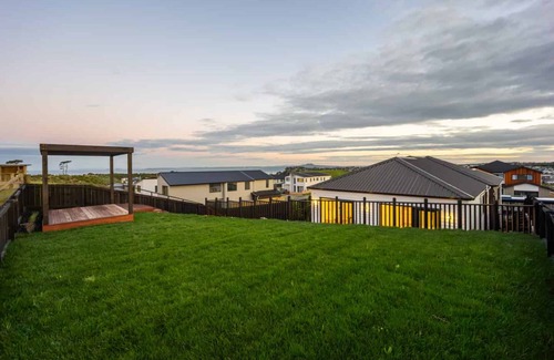 Long Bay House | Modern Long Bay comfort near beach and cafes.