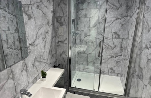 Long Eaton Apartment | Modern Long Eaton Flat - Ideal for Work or Leisure