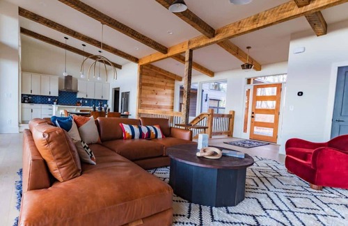 Morganton Cabin | Modern Luxury Masterpiece - Mtn Views w/Hot Tub!