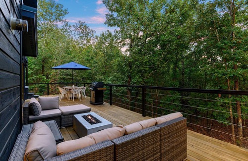 Hochatown Cabin | Modern Luxe Cabin | Hot Tub | Pet-Friendly Stay