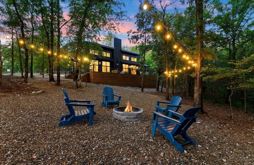 Hochatown Cabin | Modern Luxe Cabin | Hot Tub | Pet-Friendly Stay