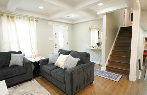 North Chesterfield House | Modern Luxe Retreat -Heart of Chesterfield