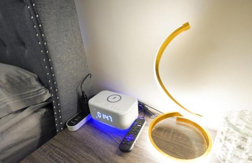 North Chesterfield House | Modern Luxe Retreat -Heart of Chesterfield