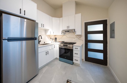 Burbank Apartment | Modern Luxe Studio in Media/Rancho District Burbank