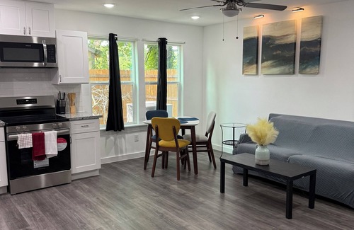 Northeast Houston House | Modern luxe townhomen-15 minutes away from downtown