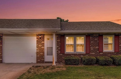 Elkhart Condo | Modern, Luxurious, & Cozy 2 BR Condo w/Many Amenities [Families, Couples, Etc.]