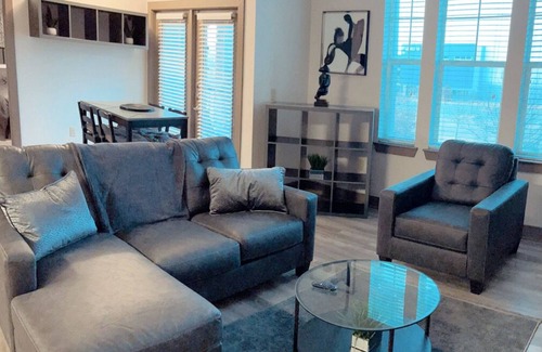 Bedford Apartment | Modern luxurious private apartment with office room and desk for remote work