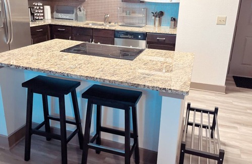 Bedford Apartment | Modern luxurious private apartment with office room and desk for remote work