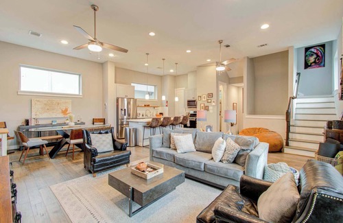 Washington Ave./ Memorial Park House | Modern Luxury 3-BD, Mins to DT w Rooftop
