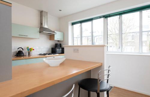 Bromley North Apartment | Modern Luxury Apartment by Bow Road Station