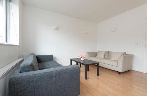 Bromley North Apartment | Modern Luxury Apartment by Bow Road Station