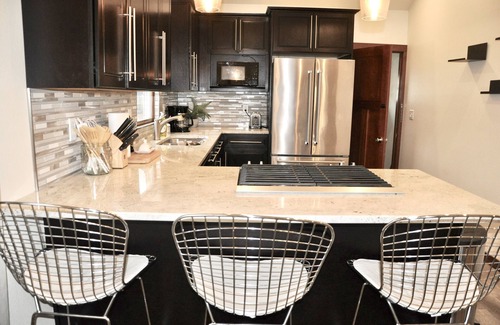 Rapid City House | Modern Luxury Bungalow DT - Comfort, Coffee, Wine, Beer, Restaurants and More!