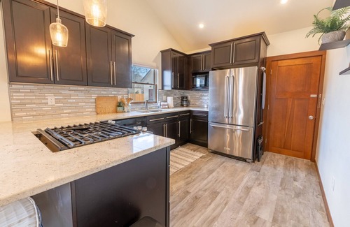Rapid City House | Modern Luxury Bungalow DT - Comfort, Coffee, Wine, Beer, Restaurants and More!