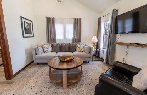 Rapid City House | Modern Luxury Bungalow steps from DT Activities