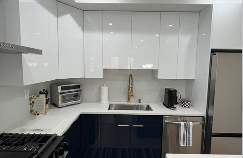 West Side Condo | Modern Luxury Condo & Roof Deck 15 Mins to NYC