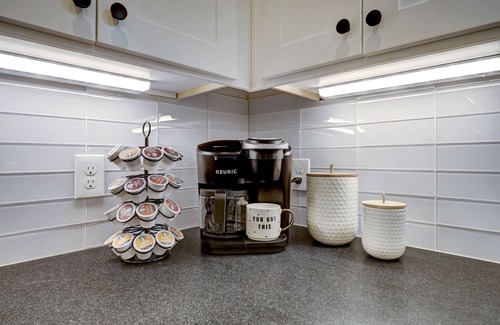 Northside House | Modern Luxury Dream Home 6 minutes from Downtown. SLEEPS 8