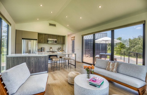 Ledbetter House | Modern Luxury Escape near Round Top!