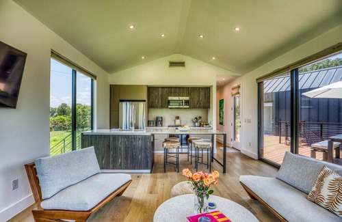 Ledbetter House | Modern Luxury Escape near Round Top!