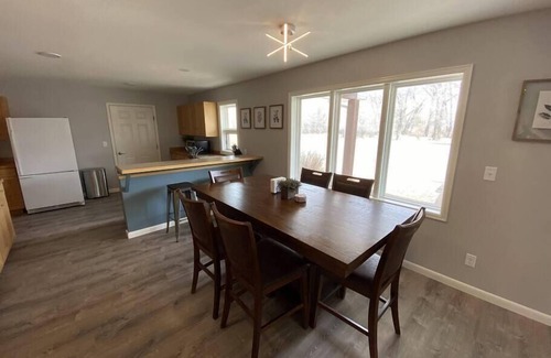 Dubois House | Modern Luxury Home on the River w/3 Bedrooms