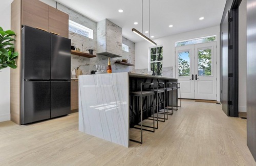 Near East Columbus House | Modern Luxury in Downtown Cbus - Close to Franklin Park and the East Market