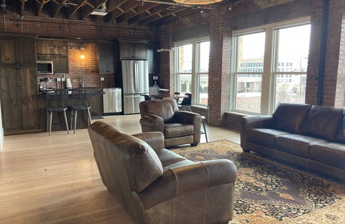 Old Town Pocatello House | Modern Luxury Meets Historic Charm: Unwind in Style in Purpose Executive Suites