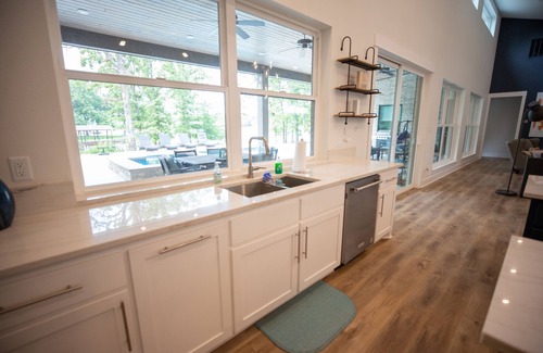 Malakoff House | Modern Luxury on Cedar Creek Lake, Private Pool!