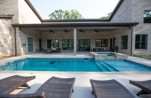 Malakoff House | Modern Luxury on Cedar Creek Lake, Private Pool!