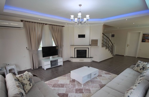Ciftlik Villa | Modern Luxury Private Villa with Private Pool and Garden