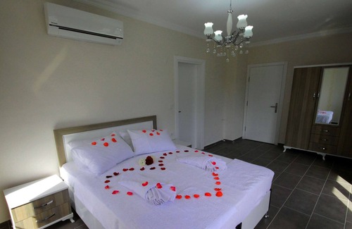 Ciftlik Villa | Modern Luxury Private Villa with Private Pool and Garden