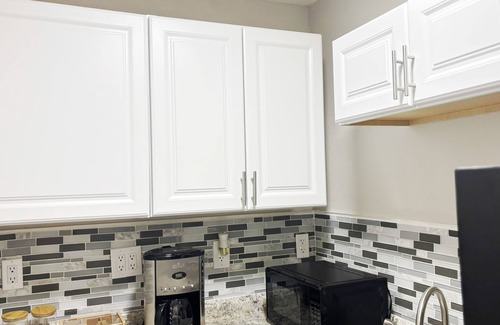 Old Seminole Heights Apartment | Modern Luxury Stay in Tampa