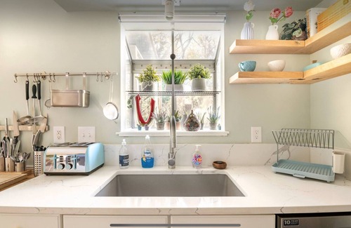 Bolivar House | Modern luxury, walk to Washington St and downtown, EV, Movie room, Spa bathroom