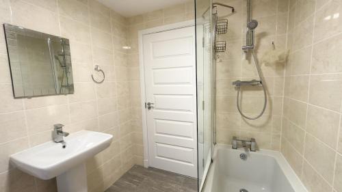 Merchiston Apartment | Modern Main Door Flat Edinburgh City Center