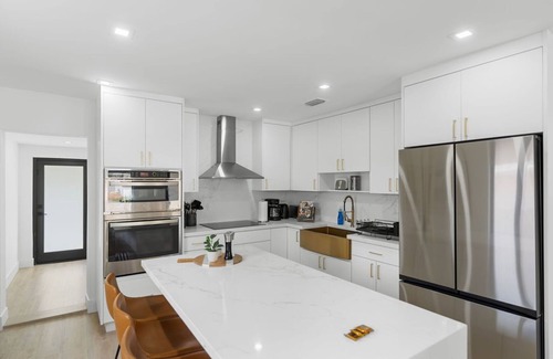 Coral Way House | Modern Miami Home- 5 min from Coral Gables & Coconut Grove, 15 min from Brickell