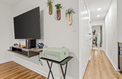 Tallahassee House | Modern Midtown Charm Free Parking Fsu, Downtown