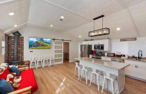 Big Bear Lake Villa | Modern Moab: Near Boulder Bay + Spa + Large Yard