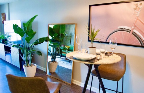 Downtown Detroit Apartment | Modern Motor City Oasis: Luxurious 1-Bedroom Apartment in Downtown Detroit