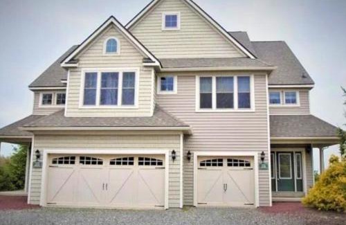 Tannersville House | Modern Mountain Chalet Ski, Hike, & Explore