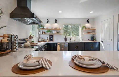 Boise Cabin | Modern mountain escape with 6 bedrooms