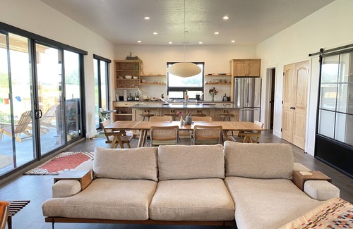 Victor House | Modern Mountain Retreat with Teton views, Hot Tub and Wood Fired Sauna!