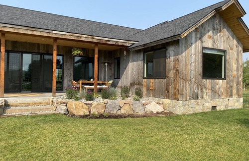 Victor House | Modern Mountain Retreat with Teton views, Hot Tub and Wood Fired Sauna!