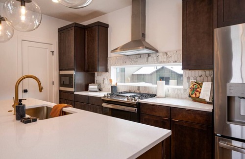 Mountain Green House | Modern Mountain Escape R5054|Snowbasin Ski Getaway