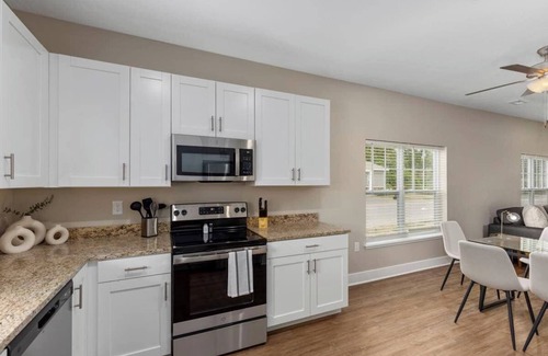 Grandville Apartment | Modern New Build 12BR 12BA w Garage Patio