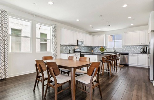Southwest Anaheim Condo | Modern New Home, 6 miles from Disney
