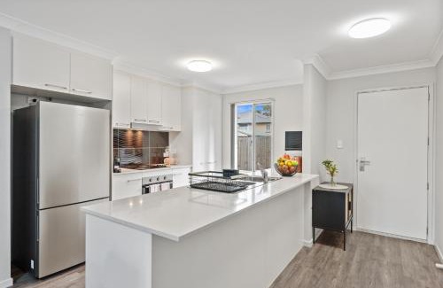 North Booval Apartment | Modern New Townhouse in Booval