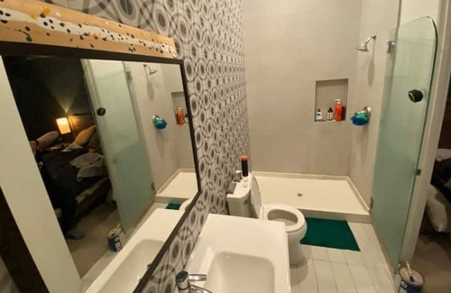 Clawson House | Modern Oasis close to Bay Bridge with Gym