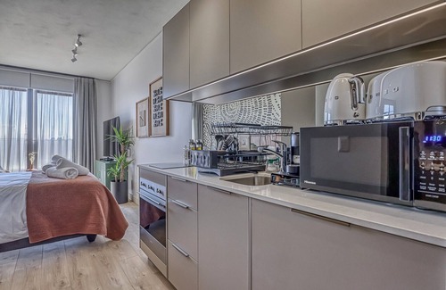 Greater Johannesburg Metropolitan Area Apartment | Modern One Rosebank Studio Apartment 456