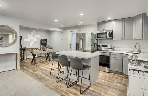Green Valley Ranch House | Modern&Open+Arcade+2Bdrm+Kitchen+PrivateEntry@DIA