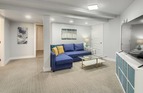 Green Valley Ranch House | Modern&Open+Arcade+2Bdrm+Kitchen+PrivateEntry@DIA